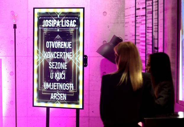 Šibenik: Josipa Lisac održala koncert u Kući umjetnosti Arsen