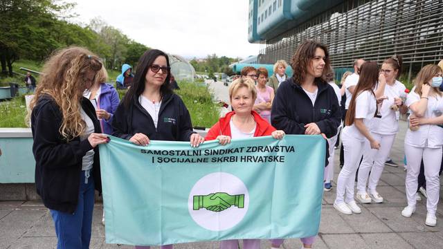 Zagreb: Brojni medicinski djelatnici prosvjedovali ispred KB Dubrava