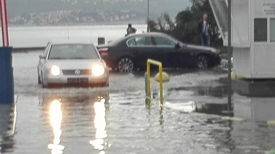 Zbog kiše poplavio je centar Crikvenice, ali i ceste u okolici