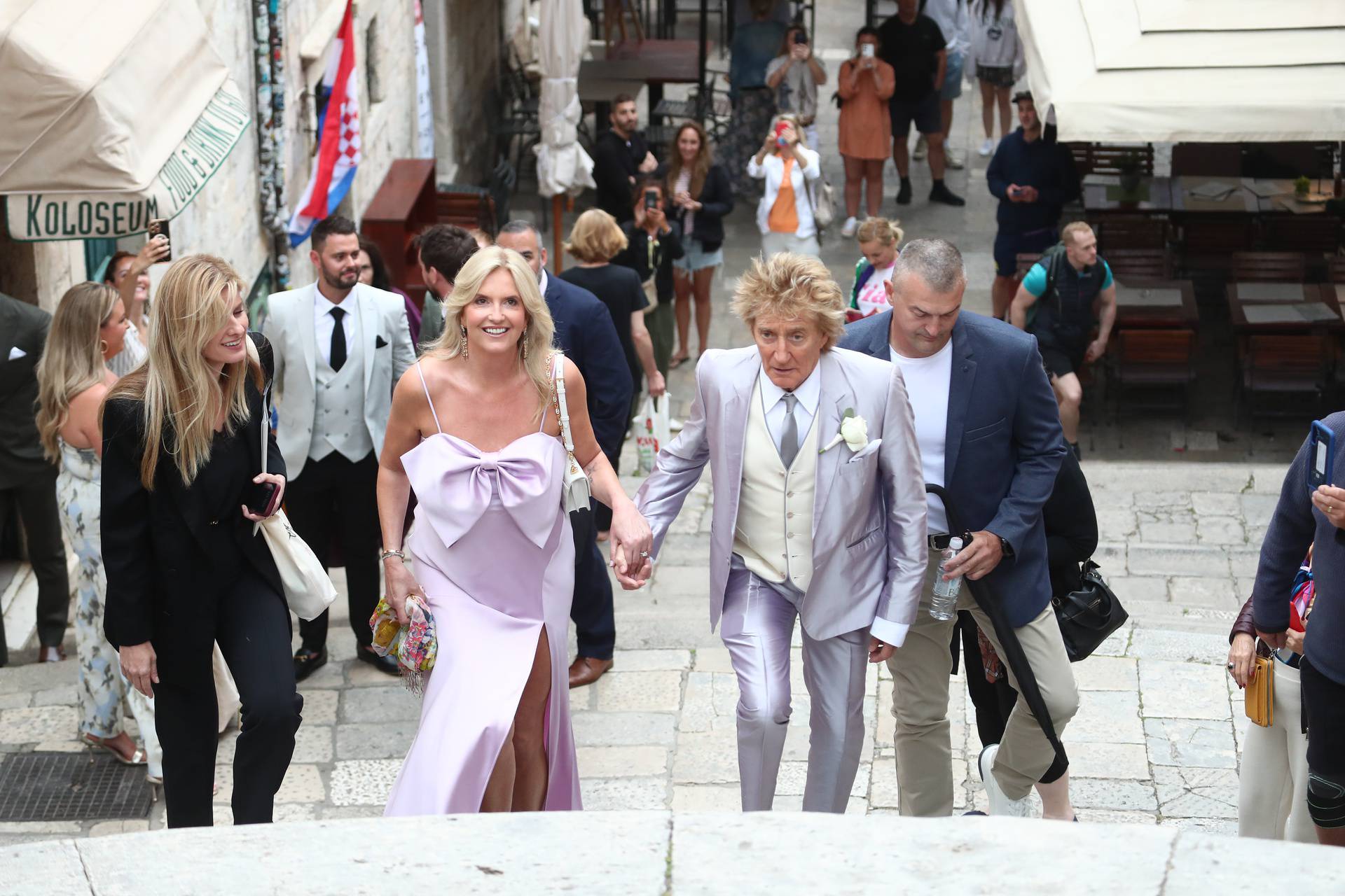 Rod Stewart stigao na vjenčanje svog sina u Dubrovniku, turisti su ga opkolili