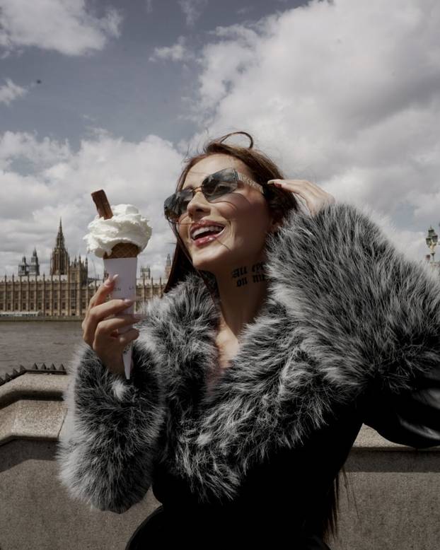 FOTO Fatalna Brazilka tvrdi da je spavala s Neymarom. Toalet papir ne koristi, gole fotke da