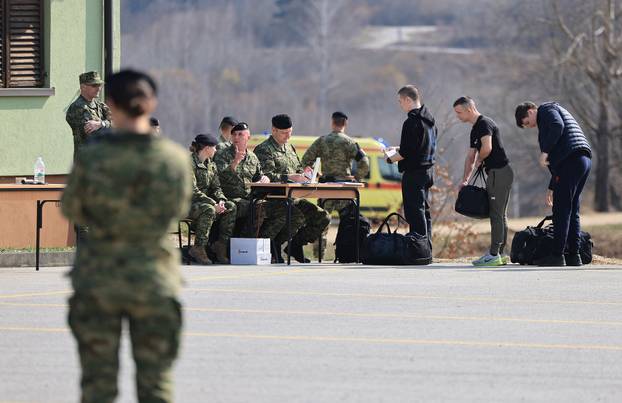 Ministar Anušić i general Kundid na prvom danu TVO-a na Slunju