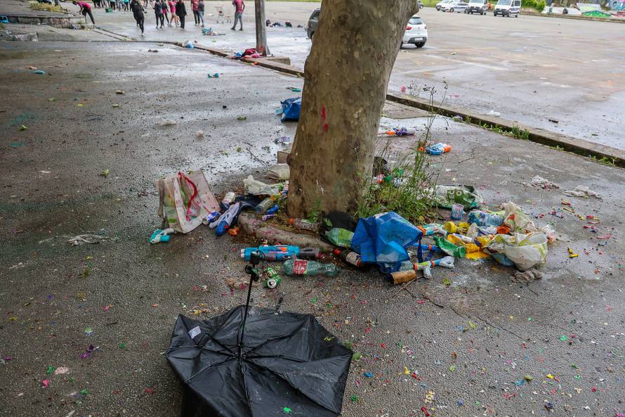 Pulski srednjoškolci slave kraj škole