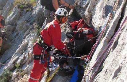 Alpinist ostao visjeti na klinu: Spasili su ga pripadnici GSS-a