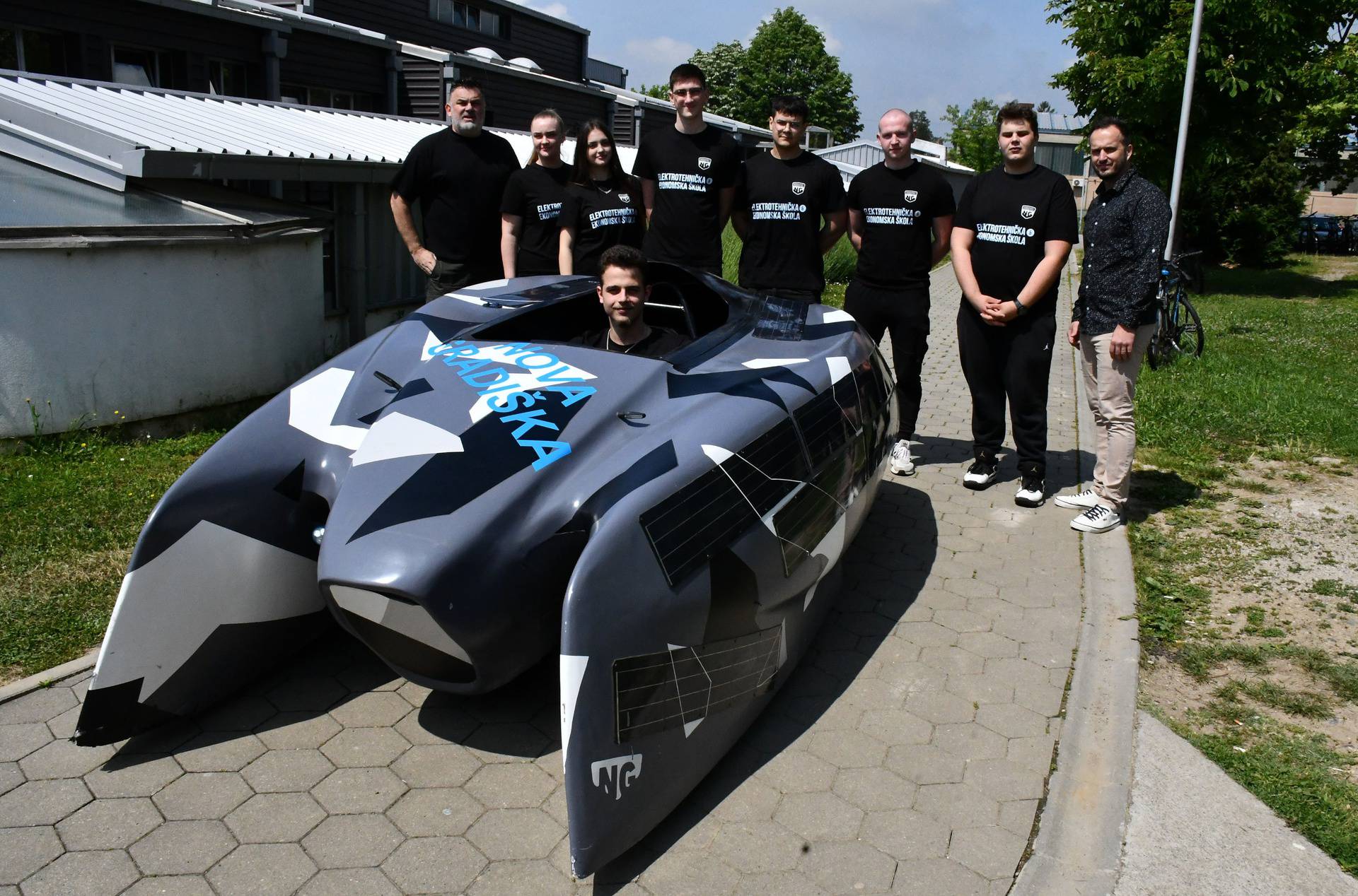 VIDEO Učenici iz Nove Gradiške napravili solarni 'Batmobile', lasersku harfu, rover za mine...