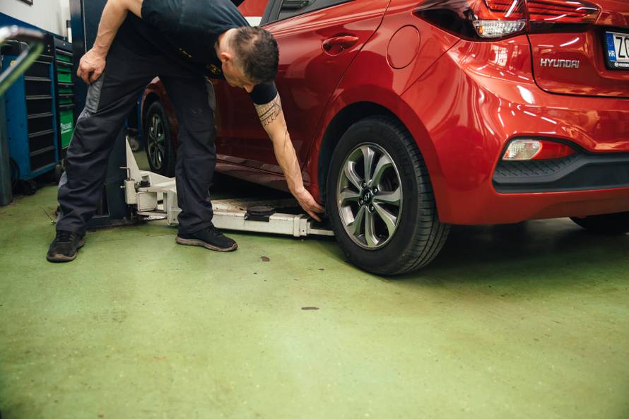 Ne kupujte rabljeni auto dok ne provjerite ovih 10 stvari!