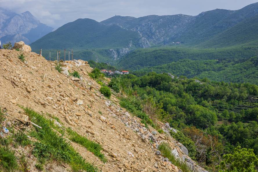 Istraga ilegalnih deponija i pustošenja šuma na širem omiškom području, uhićene dvije osobe