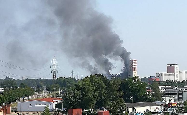 Eksplozija u silosu: Širi se crni dim, ozlijeđeno je četvero ljudi