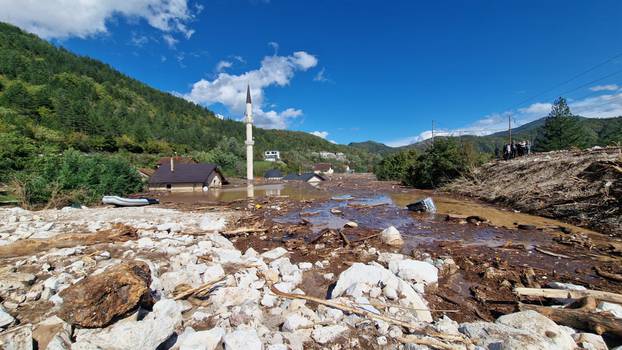 Raste broj poginulih u poplavama u Jablanici, stanje je kritično