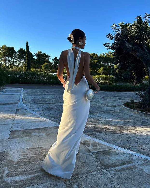 Supruga bivšeg dinamovca je zabljesnula na crvenom tepihu: Hvali se i fotkama u badiću!