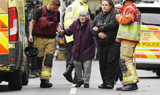 Detalji napada na Židove: Prvo se zabio autom pa ih ubadao. Policija ga dokrajčila na podu!
