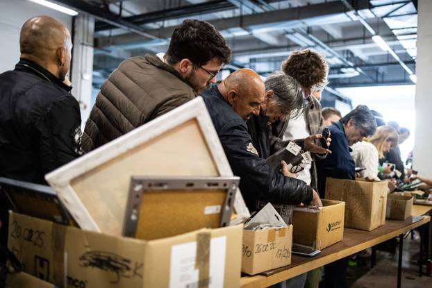 Zagrebačka policija organizirala je  javnu prodaju pronađenih predmeta kojima je istekao rok čuvanja