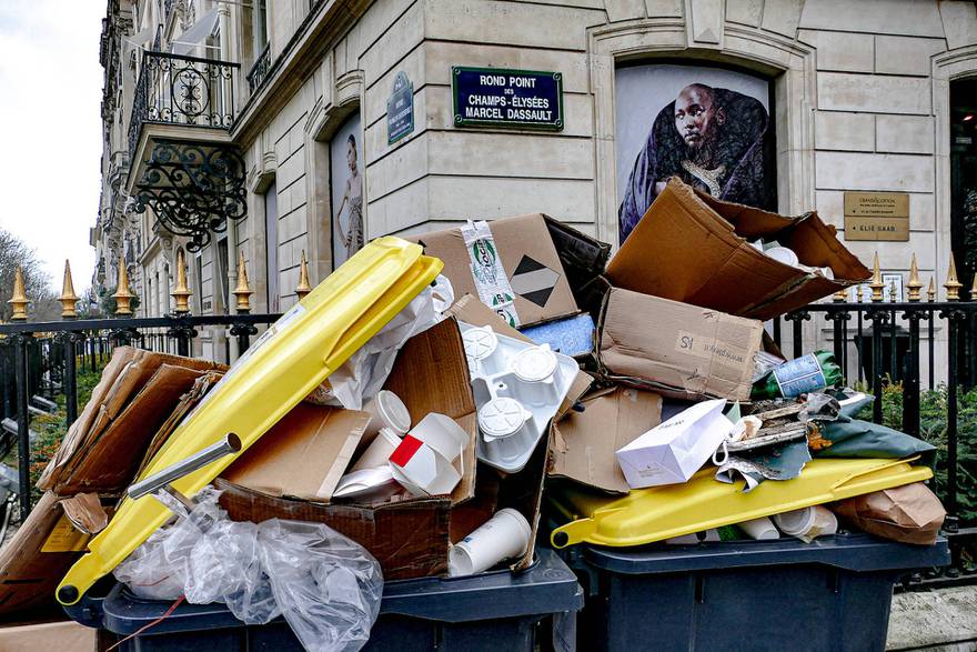 pariz se guši u smeću