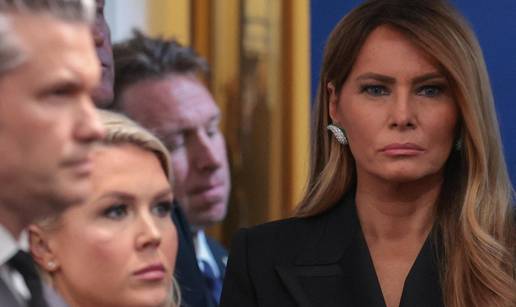 FOTO: U&Zcaron;AS NA LICIMA Melania potresena, skamenjeni Rubio, Trump u gr&ccaron;u stiskao govornicu