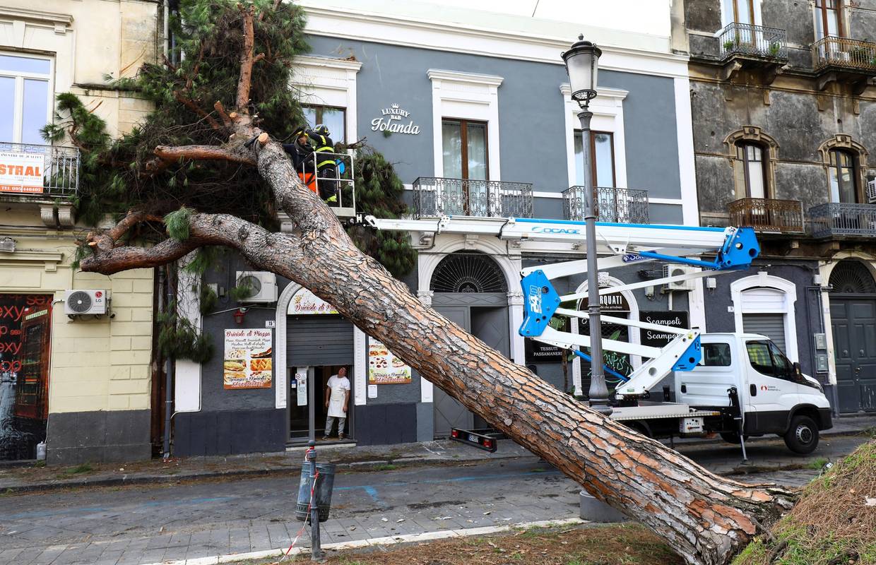 Dolazi oluja: Škole, groblja i parkovi zatvoreni na jugu Italije
