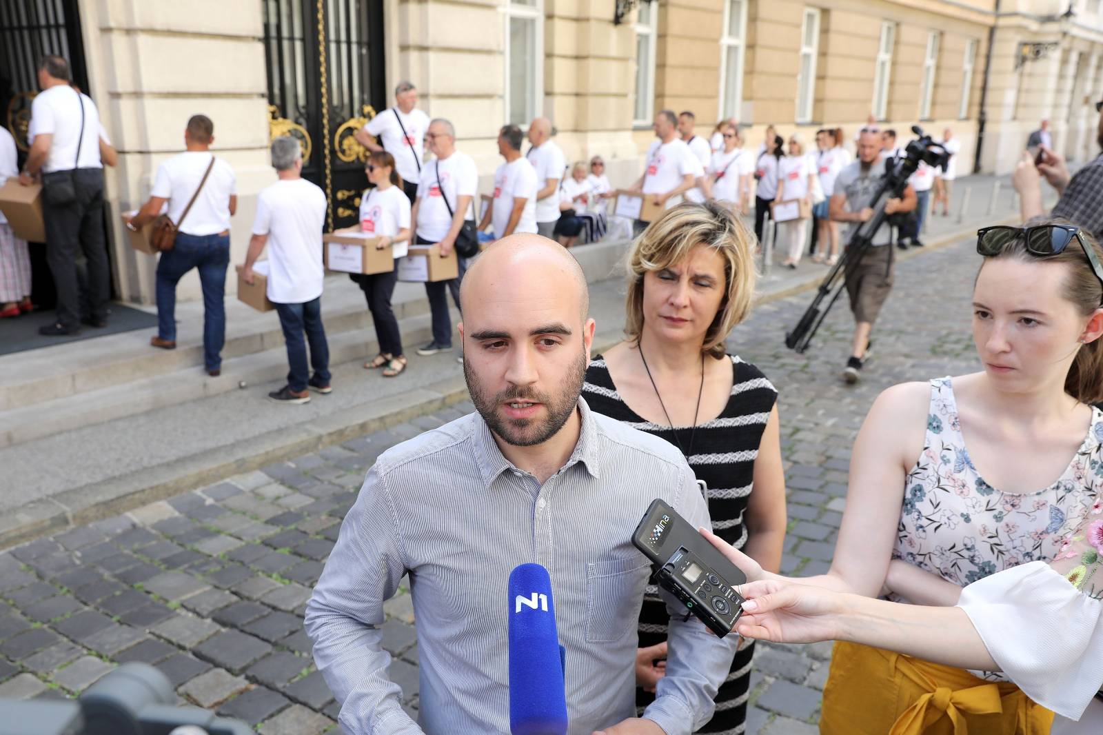 Zagreb: Konferencija za medije graÄanske inicijative Narod odluÄuje