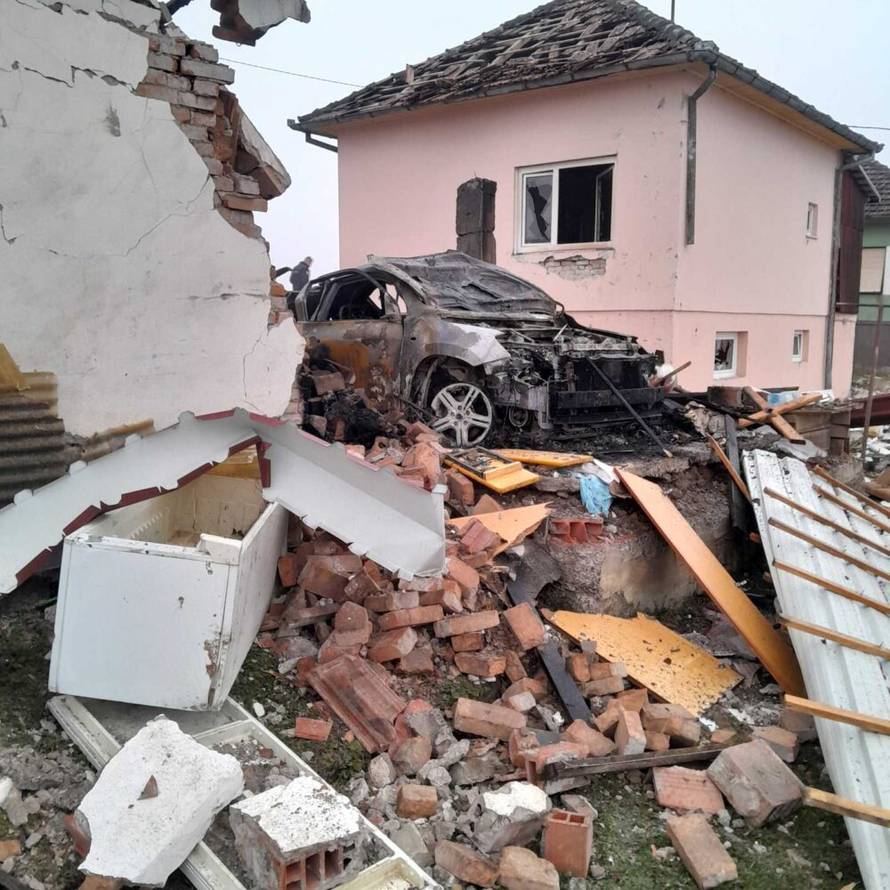 FOTO Snažna eksplozija u BiH: Garaža se urušila do temelja. U izgorenom autu pronašli tijelo!