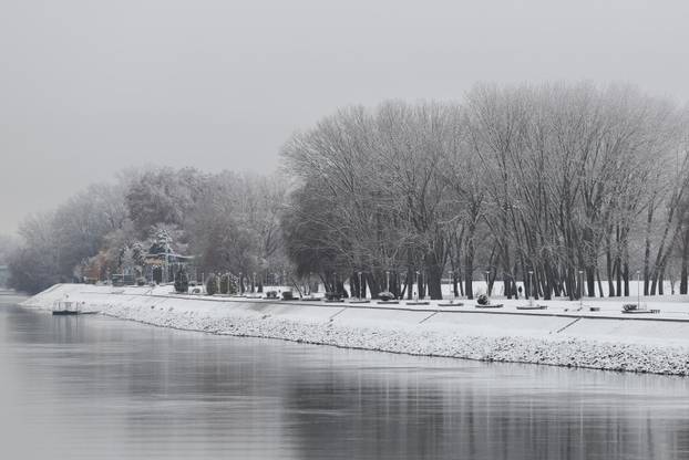 Snježni pokrivač je zabijelio je Osijek