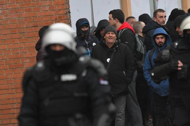 Na većini birališta tijekom lokalnih izbora u Srbiji došlo do incidenata i prosvjeda, intervenirala i policija