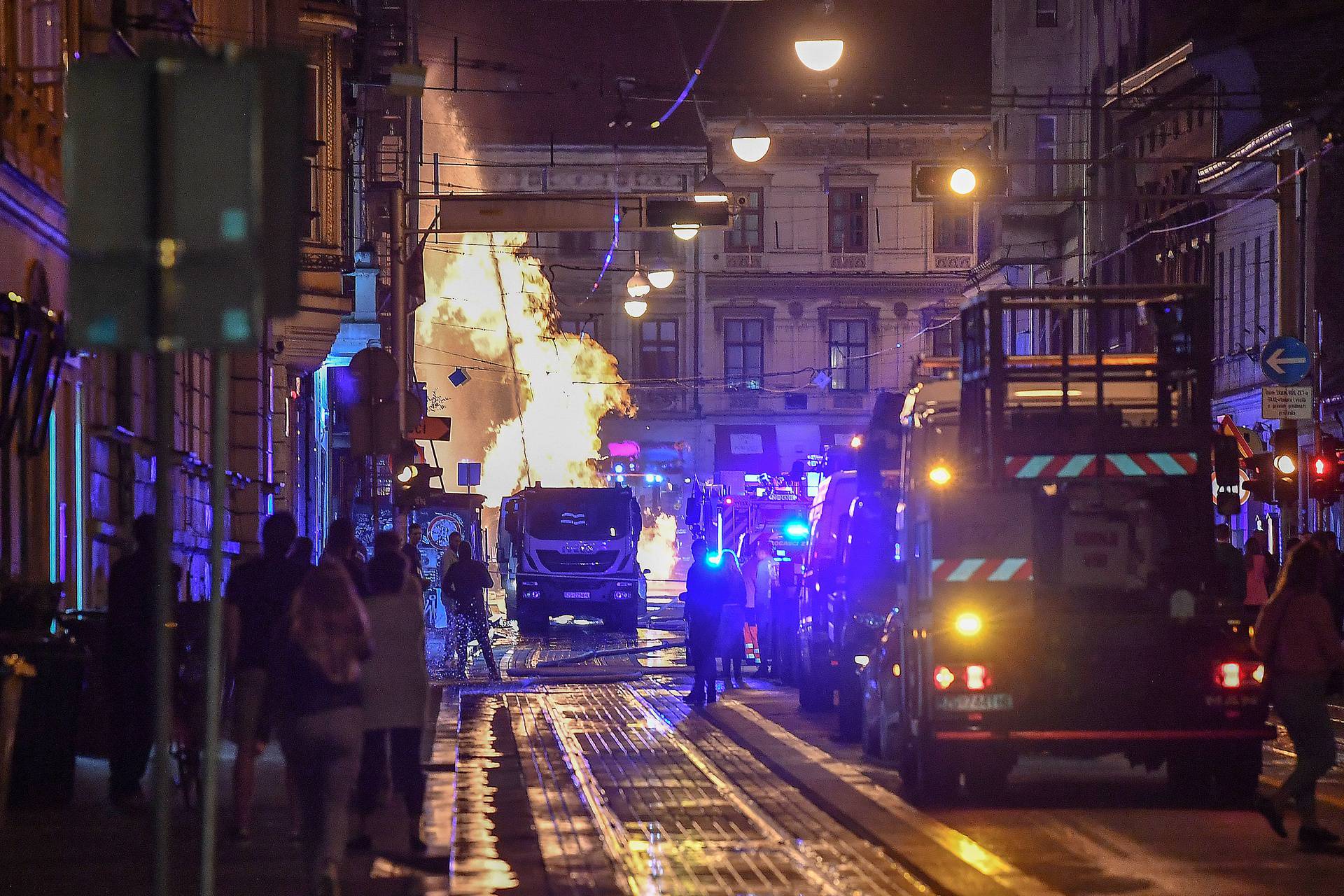 Požar u Frankopanskoj - pri sanaciji vodovodne cijevi probijena je i plinska, bagerist u bolnici