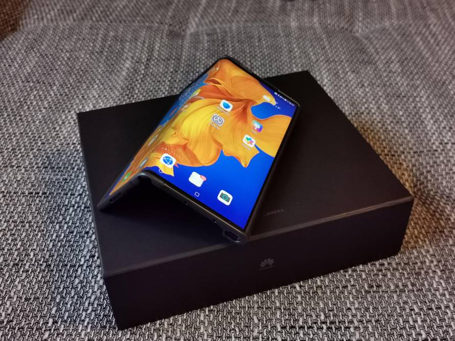 Telefon na rubu budućnosti: Testirali smo Huawei Mate Xs