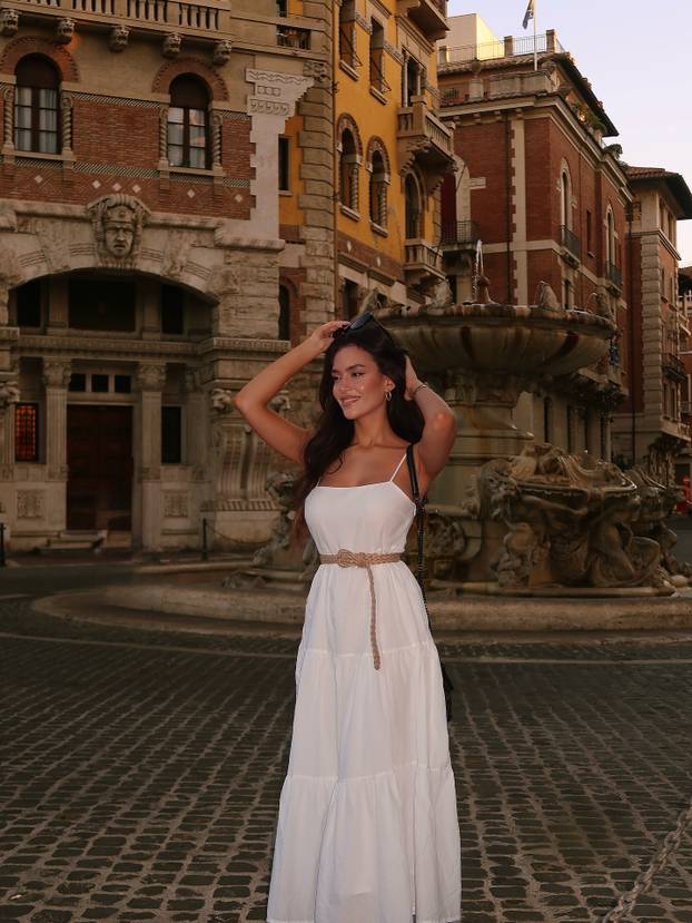 FOTO Obje su joj ispale. Tuga za najljepšu voditeljicu Lige prvaka