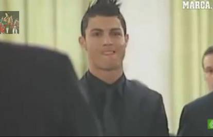 Ma bravo: Ronaldo na prijemu kod kraljice žvakao 'žvakaću' 