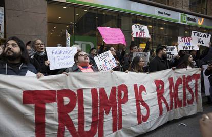 U New Yorku stotine ljudi je prosvjedovalo protiv Trumpa