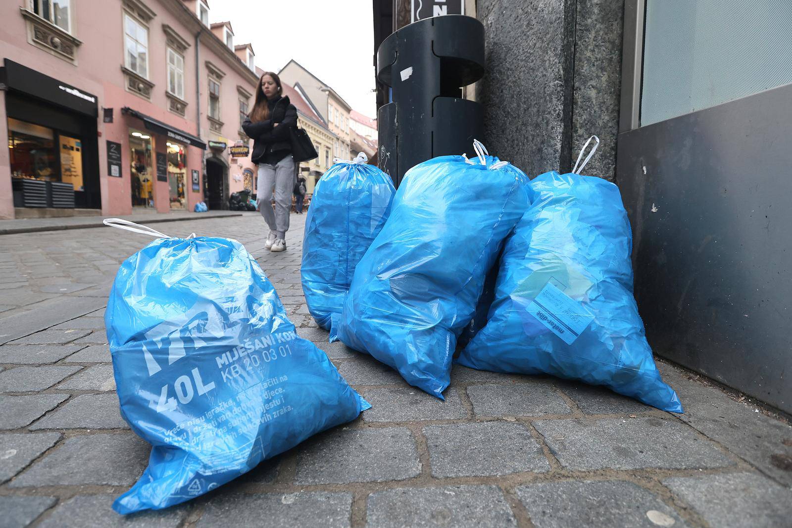 Zagreb: U centru grada nije odvezeno smeće