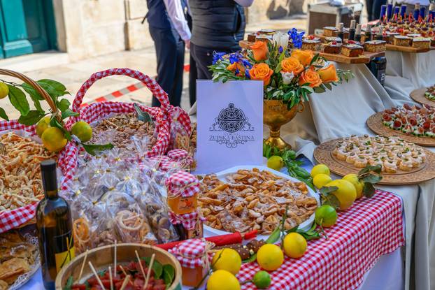 Dubrovnik: Tradicionalna Dubrovačka trpeza na Stradunu