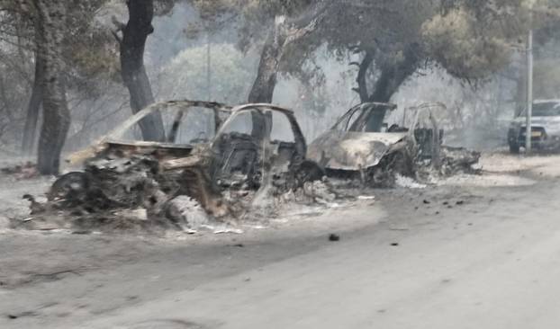 Ovako Omiš izgleda jutros: Sve je spaljeno, ostali su samo crni obronci i izgoreni automobili