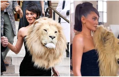 Kylie Jenner ukrala svu pažnju s ogromnom glavom lava posred prsa na Tjednu mode u Parizu