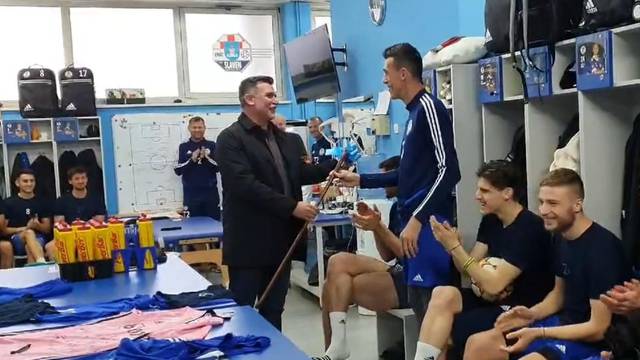 VIDEO Krstanović je napunio 39, a Zekić poklonom nasmijao sve