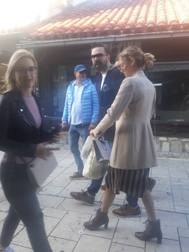 Hana Huljić i Grašo su prošetali Sarajevom držeći se za ruke: 'Kako smo ispali na fotkama?'