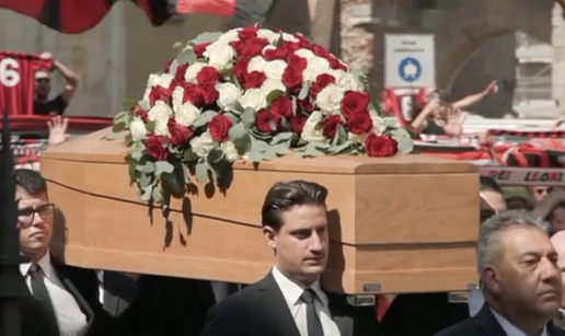 'CIAO CAPITANO' Baklje, &scaron;alovi, dresovi: Ovako su se Milanisti oprostili od velikog Baresija...