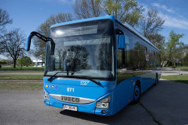 Zagreb: Tomislav Tomašević i suradnici predstavili prvi električni autobus namijenjen za javni prijevoz