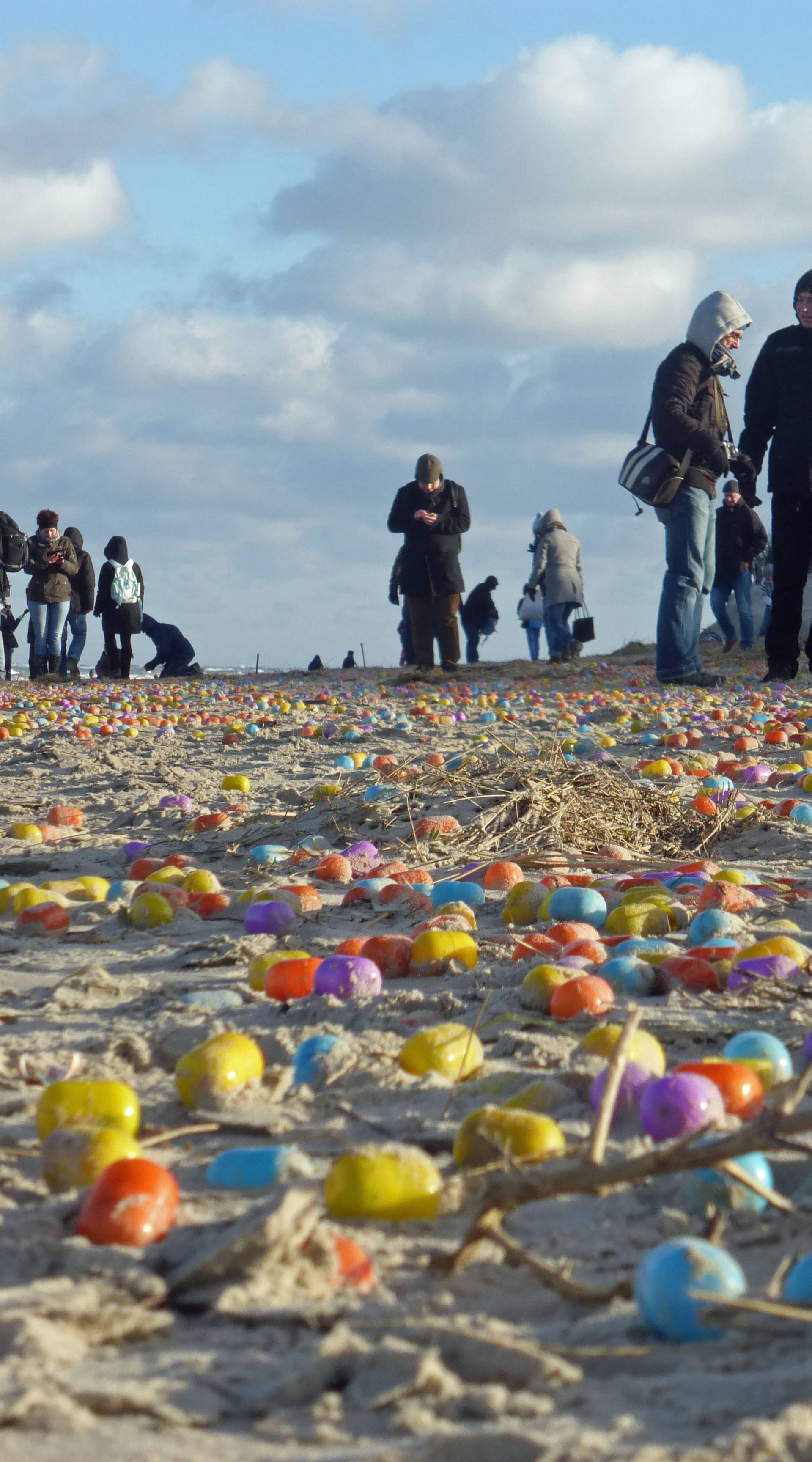 Egg jetsam on Langeoog