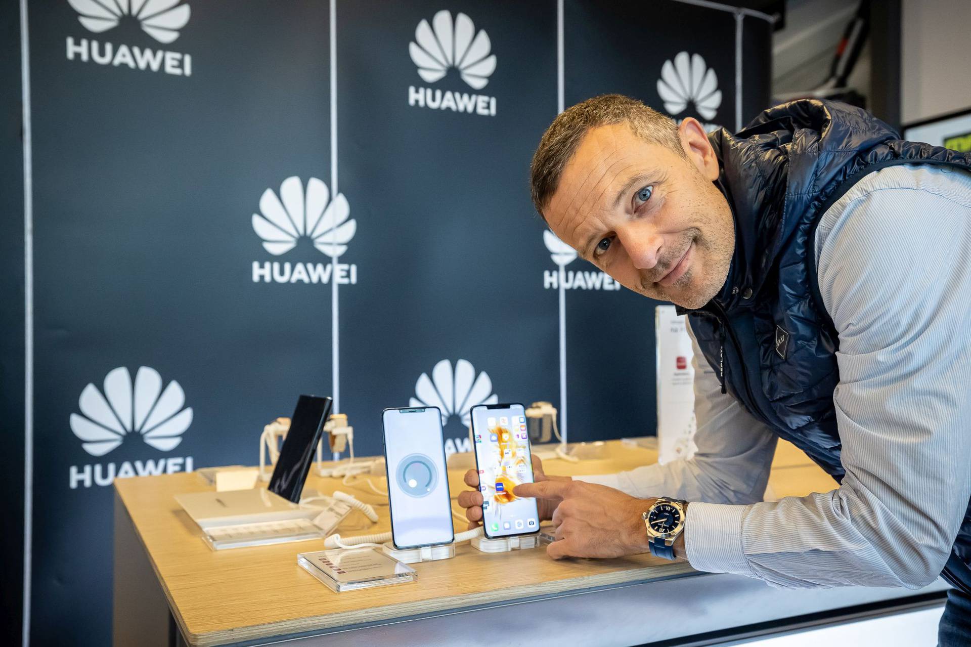 Huawei i Juraj Šebalj lokalno predstavili najnoviji flagship: Stigao Huawei Mate 50 Pro