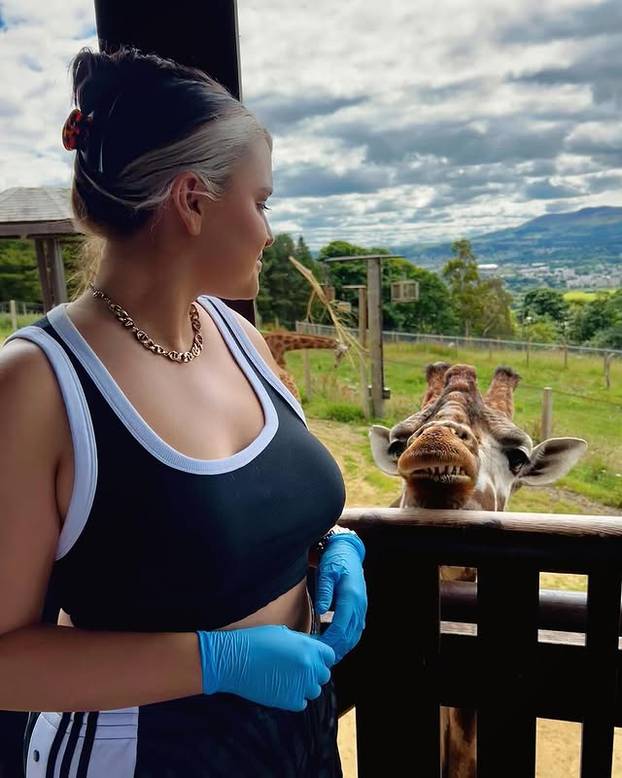 FOTO Istaknula je grudi za Dan zaljubljenih pa ju izvrijeđali: 'Slomila me tolika mržnja'