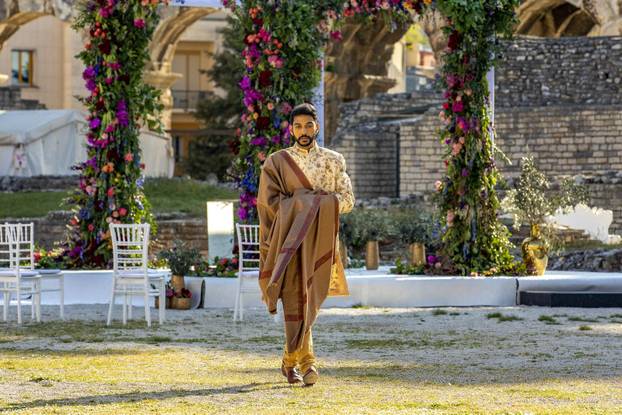 U pulskoj Areni, jednom od najljepših antičkih spomenika, upriličeno je snimanje raskošnog indijskog vjenčanja