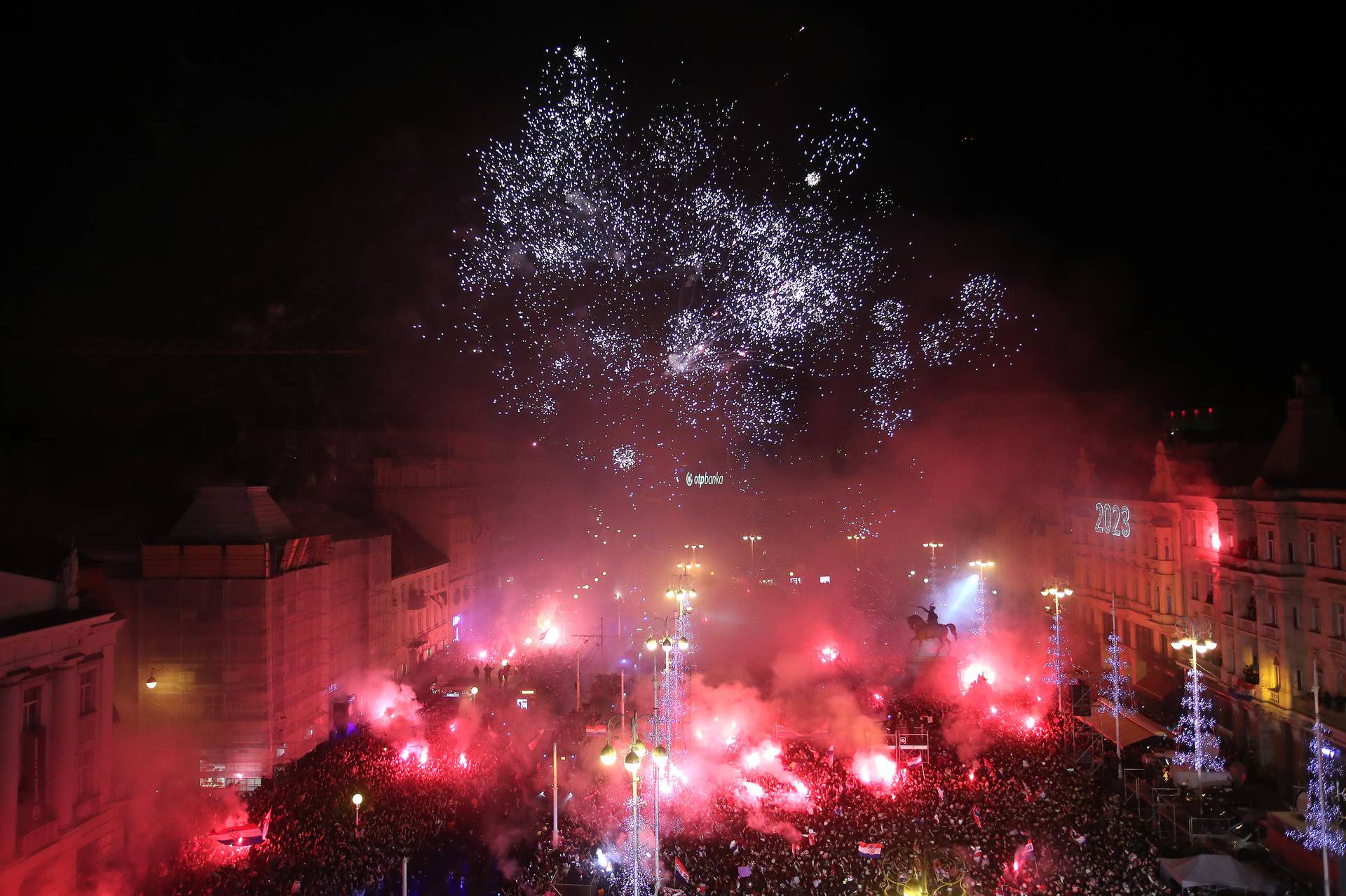 Zagreb: Vatreni stigli na trg