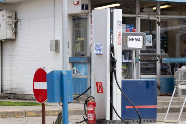 Osijek: Gužve na benzinskim postajama uoči najavljenog poskupljenja goriva