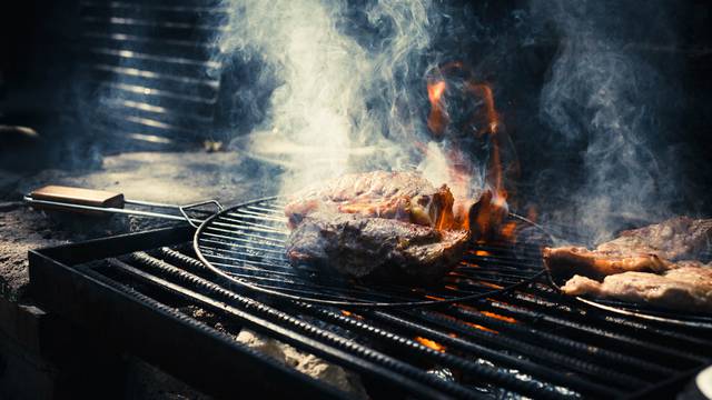 Marbling,Beef,Fat,Meat,In,Fire,Grill,Charcoal,Preparing,Dry
