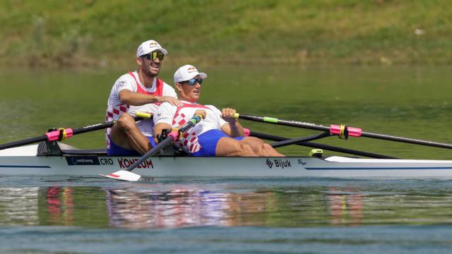 Zagreb: Bra?a Sinkovi?  osvojili su  zlatnu medalju u dvojcu na pari?e na Svjetskom vesla?kom kupu