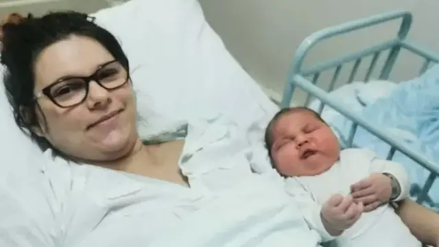 Suzana rodila mega bebu od 6,4 kg: 'Ovo mi je treće dijete. Prvo dvoje su bili normalne težine'