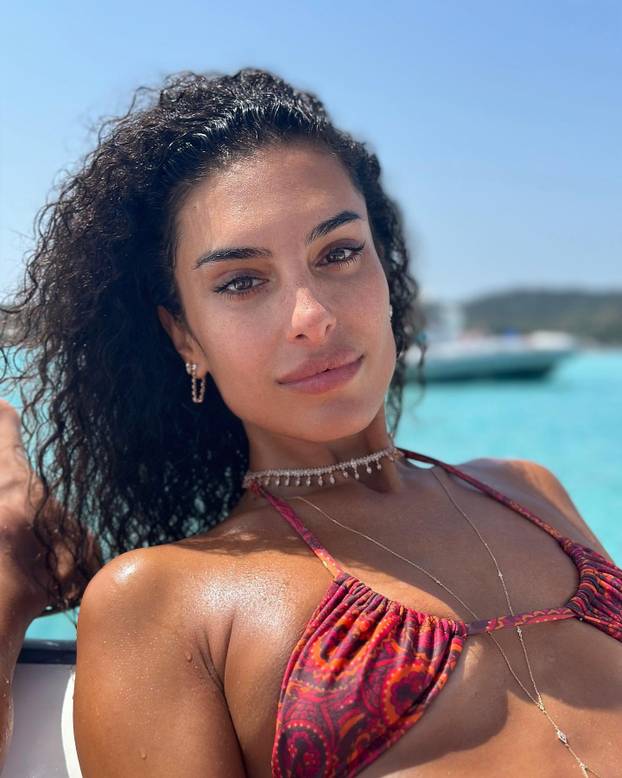 Bujnoj manekenki ne smetaju centimetri talijanske zvijezde