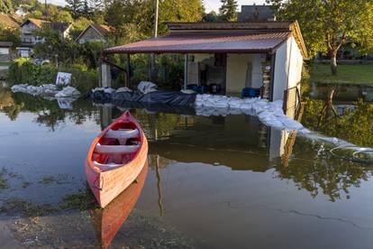 FOTO Vrhunac vodnog vala: Dunav i Drava se izlili iz korita, pogledajte veliku galeriju