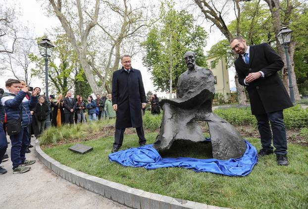 Zagreb: Svečanost otkrivanja spomenika Andriji Mohorovičiću u Parku Grič