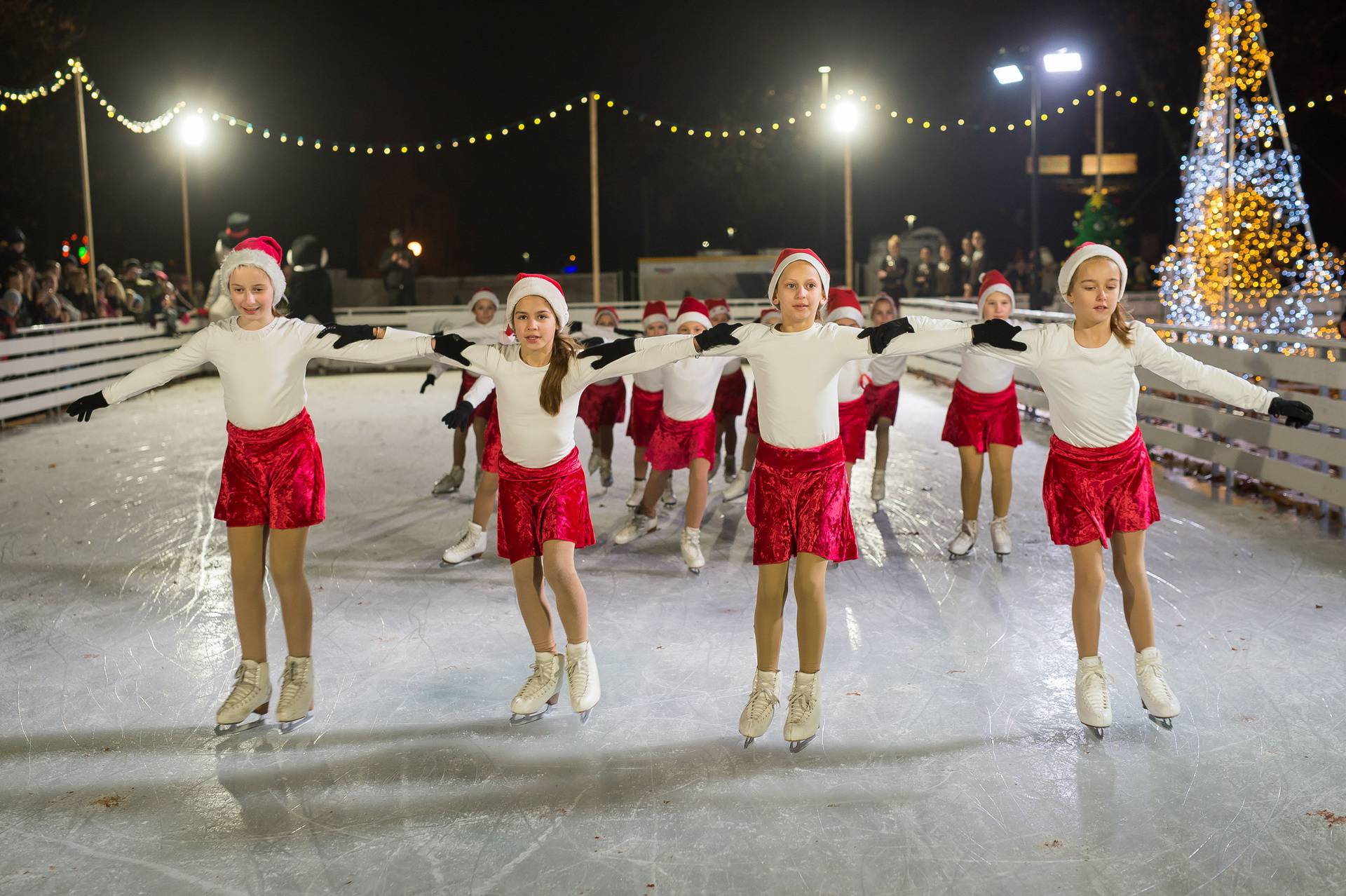 Giuliano i Zagrebačke pahuljice otvorili Advent u Samoboru