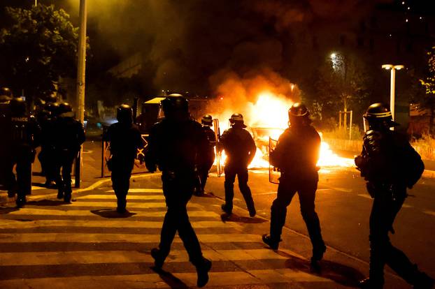 Riots after a teenager shot dead by police in a Paris suburb